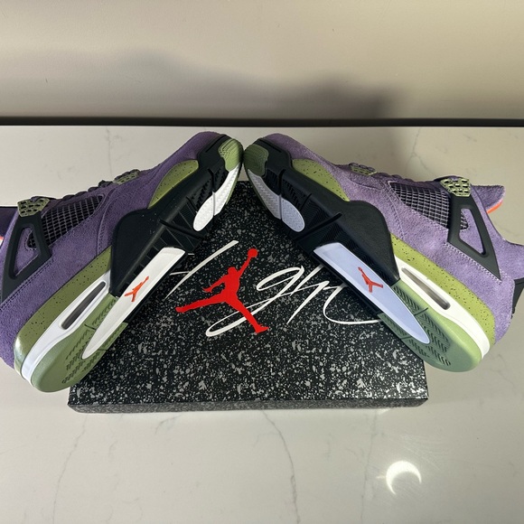 BRAND NEW WMNS AIR JORDAN 4 RETRO CANYON PURPLE SIZE US 12 - Picture 8 of 11